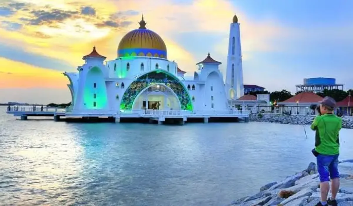 Floating-mosque-in-Melaka-e1567346826958