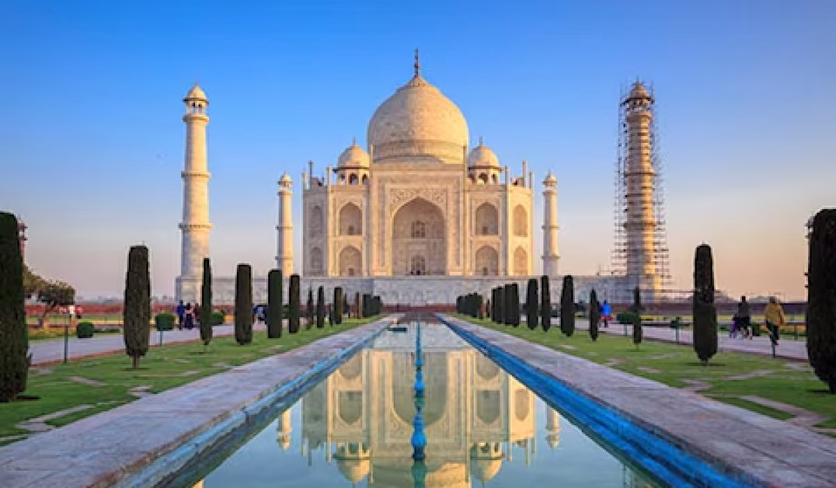 m_activities-agra-taj-mahal_l_400_640